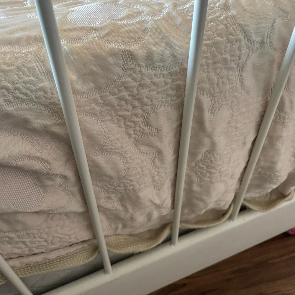 Vintage Cottagecore cream, color, quilted bedspread Approximately 92” X 94”